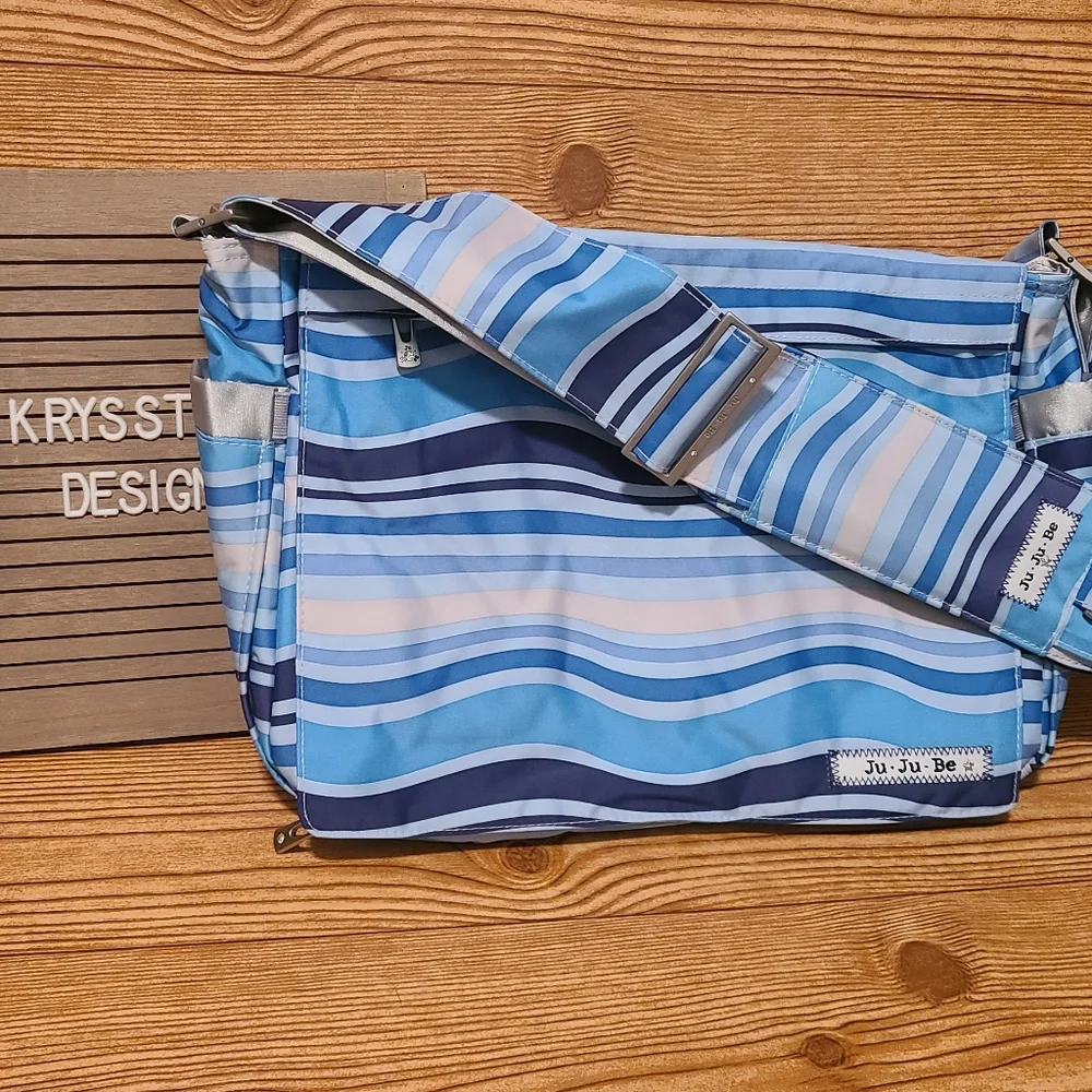 Jujube Classic Messenger Be All Diaper Bag with Changing Pad Cloud Break
